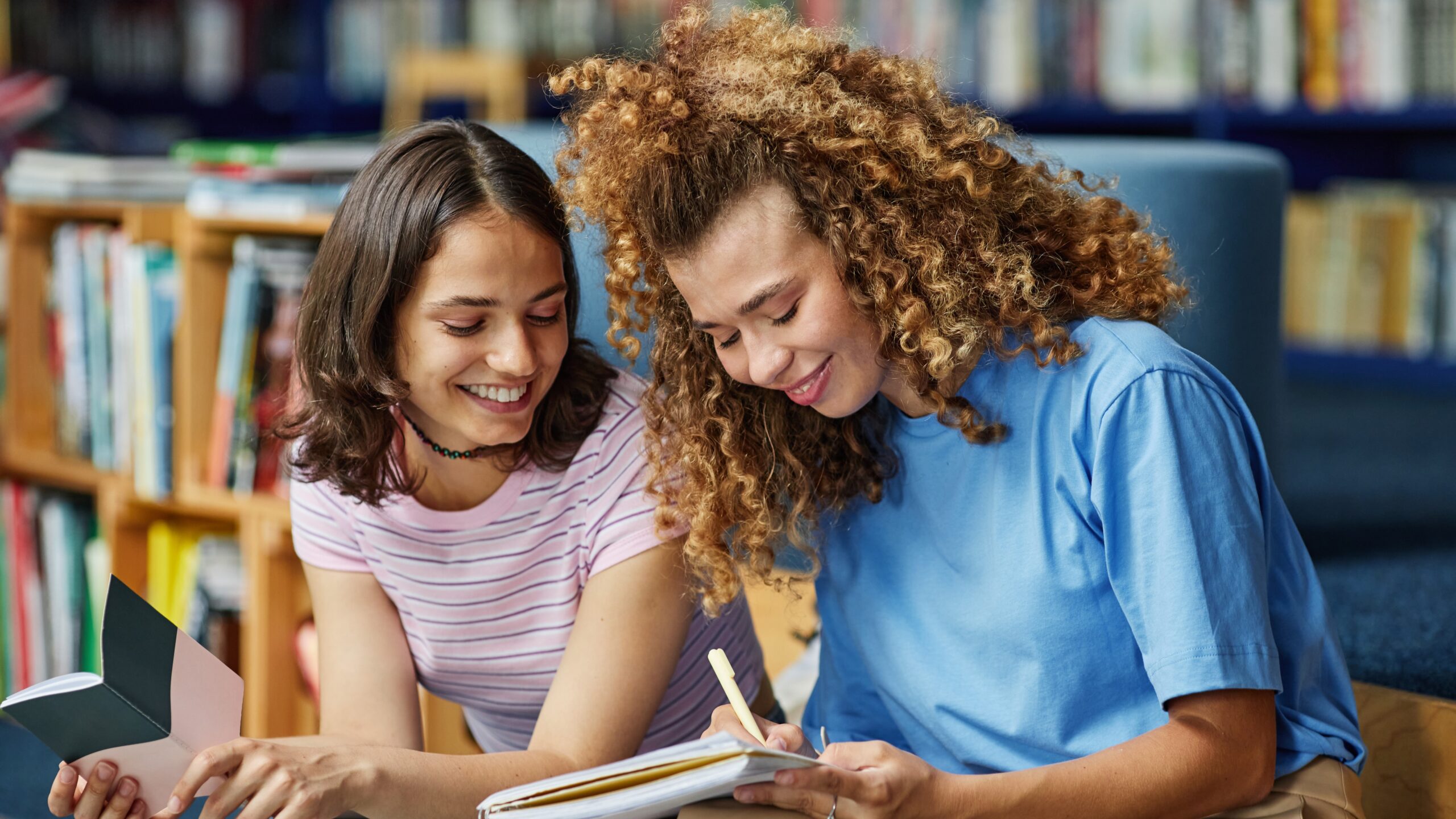 Lançamos novos cursos na MCampus Comunidade, nossa plataforma educacional livre e gratuita, para impulsionar o futuro profissional dos jovens