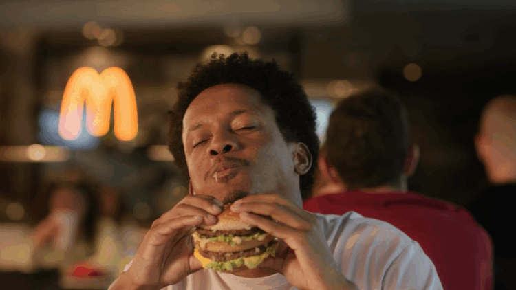 Os Clássicos ainda mais Méqui”: McDonald’s evolui preparo dos sanduíches e convida o consumidor a redescobrir os clássicos