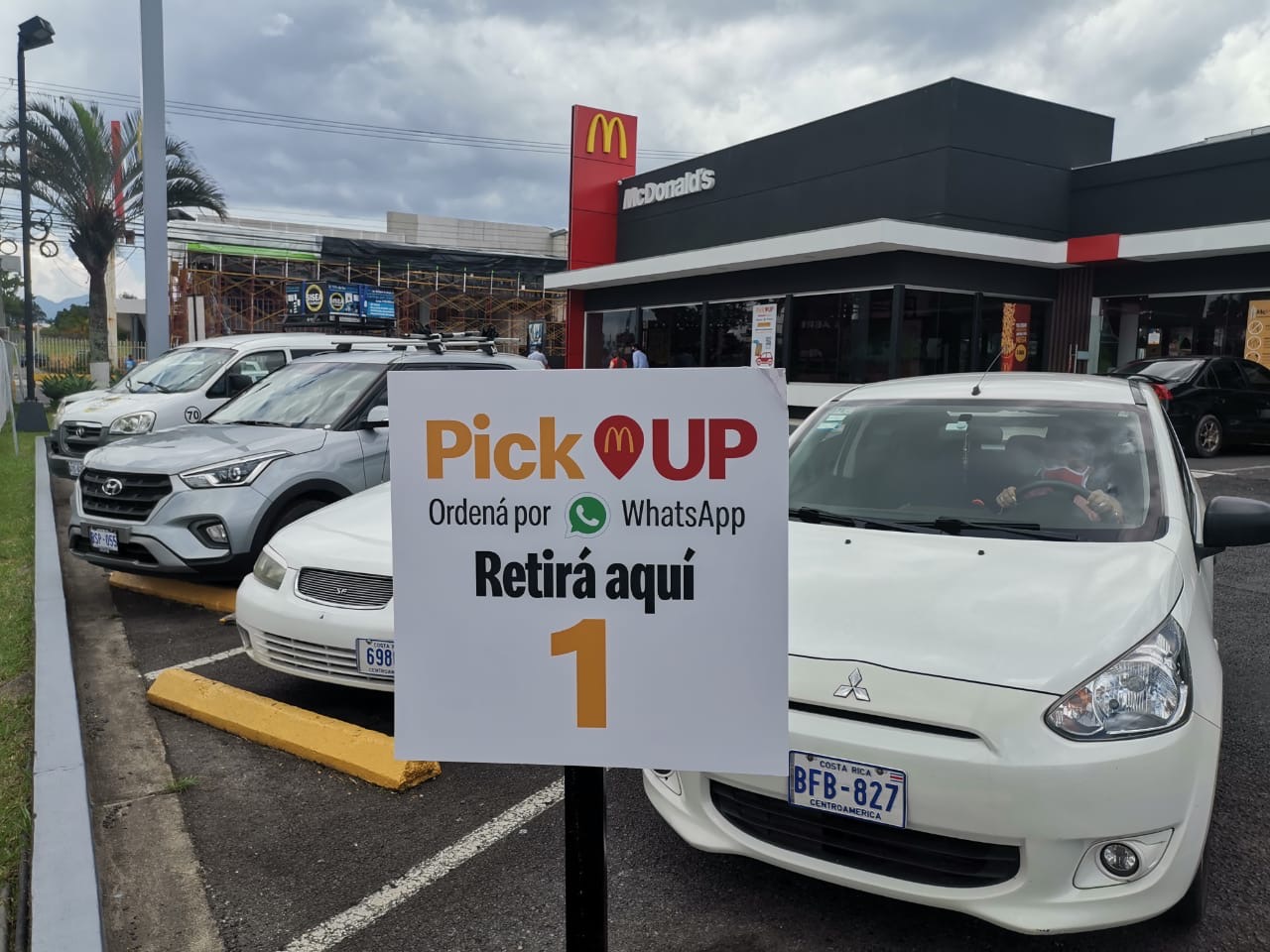 [Costa Rica] McDonald’s incorpora nuevo sistema de Pick Up para retirar en el área de parqueo sin bajarse del vehículo