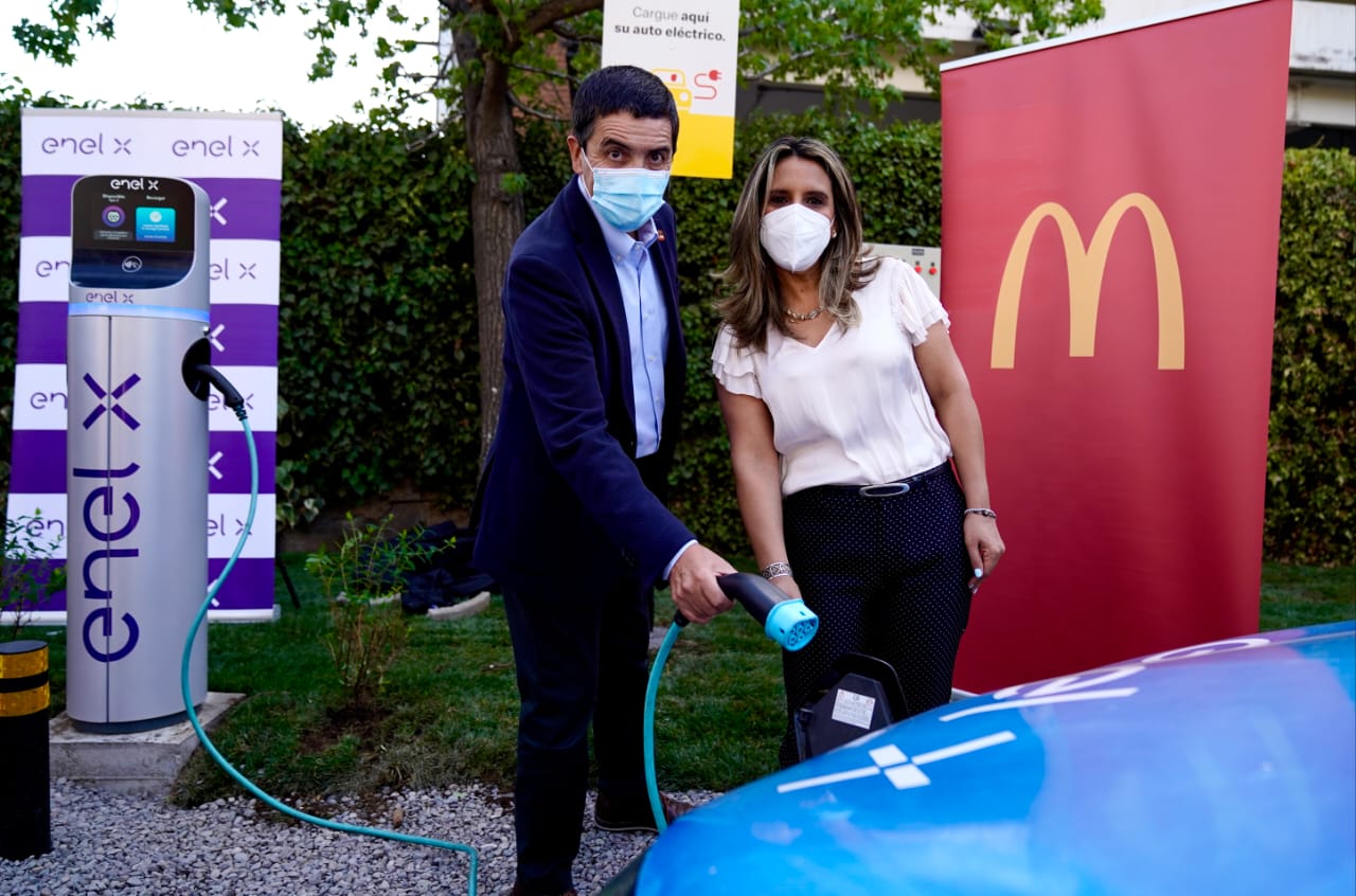 [Chile] McDonald’s y ENEL X acuerdan instalación de 14 electrolineras para los restaurantes de la cadena de comida rápida en Chile