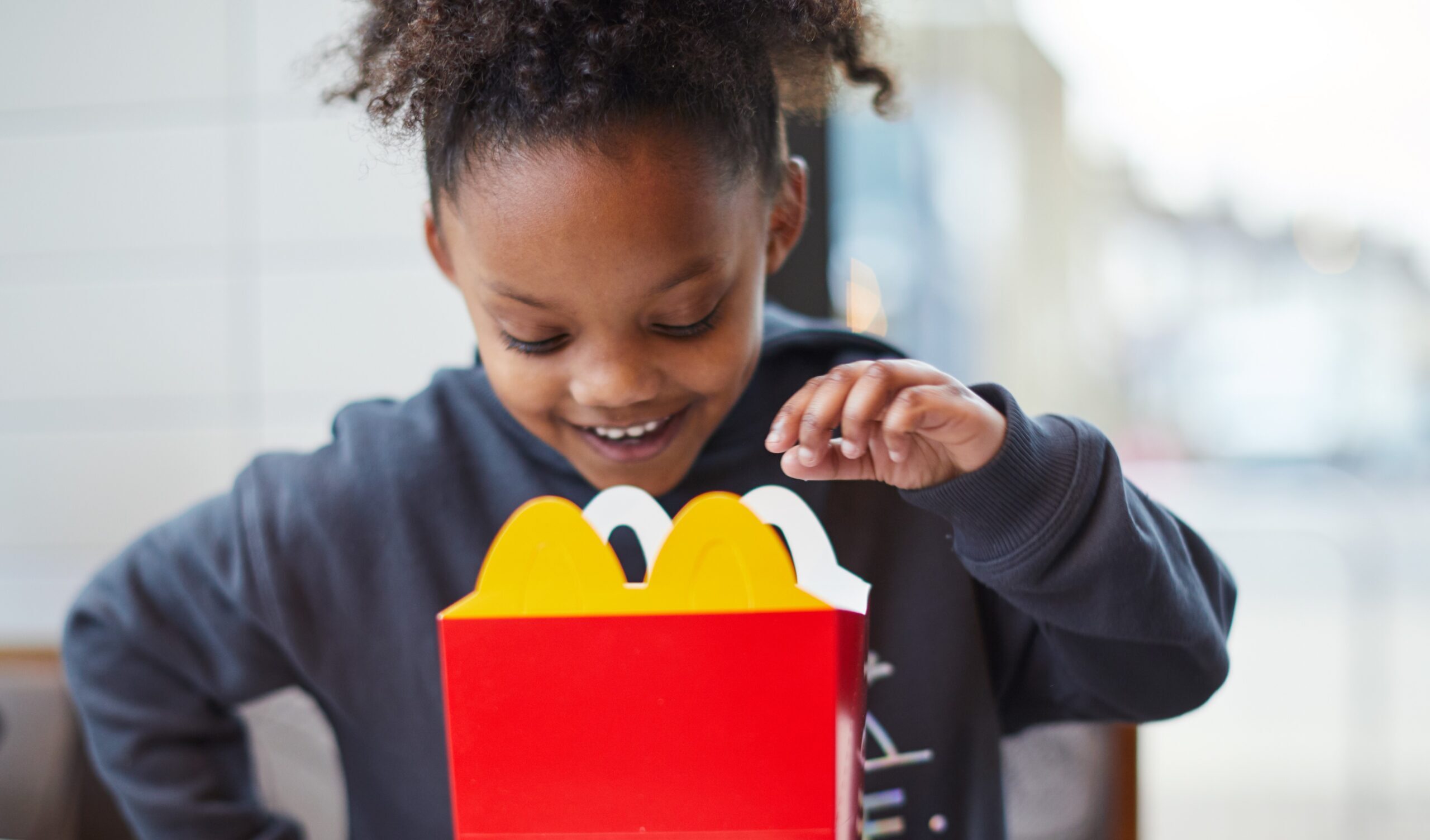 Arcos Dorados remove cores e sabores artificiais dos produtos McDonald’s McLanche Feliz