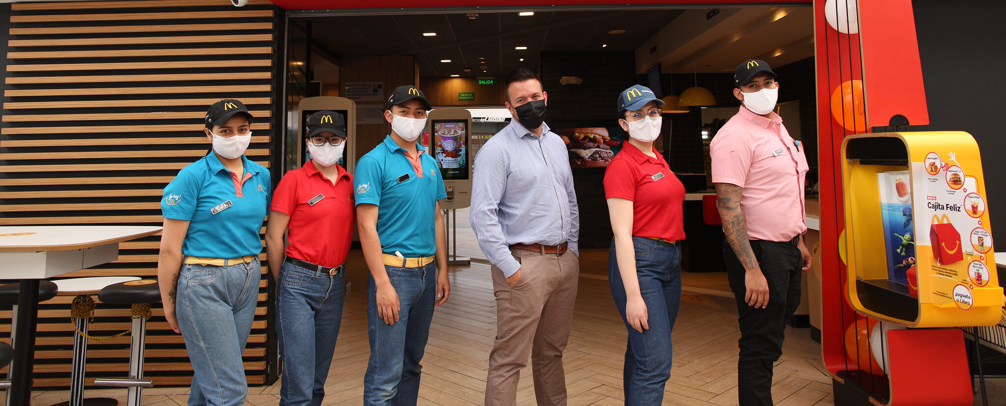 [Colombia] McDonald’s Colombia busca jóvenes apasionados por el café para trabajar en sus McCafé.