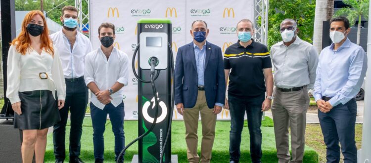 [Panamá] Arcos Dorados promueve la movilidad eléctrica con un proyecto de instalación de 16 estaciones de carga Evergo