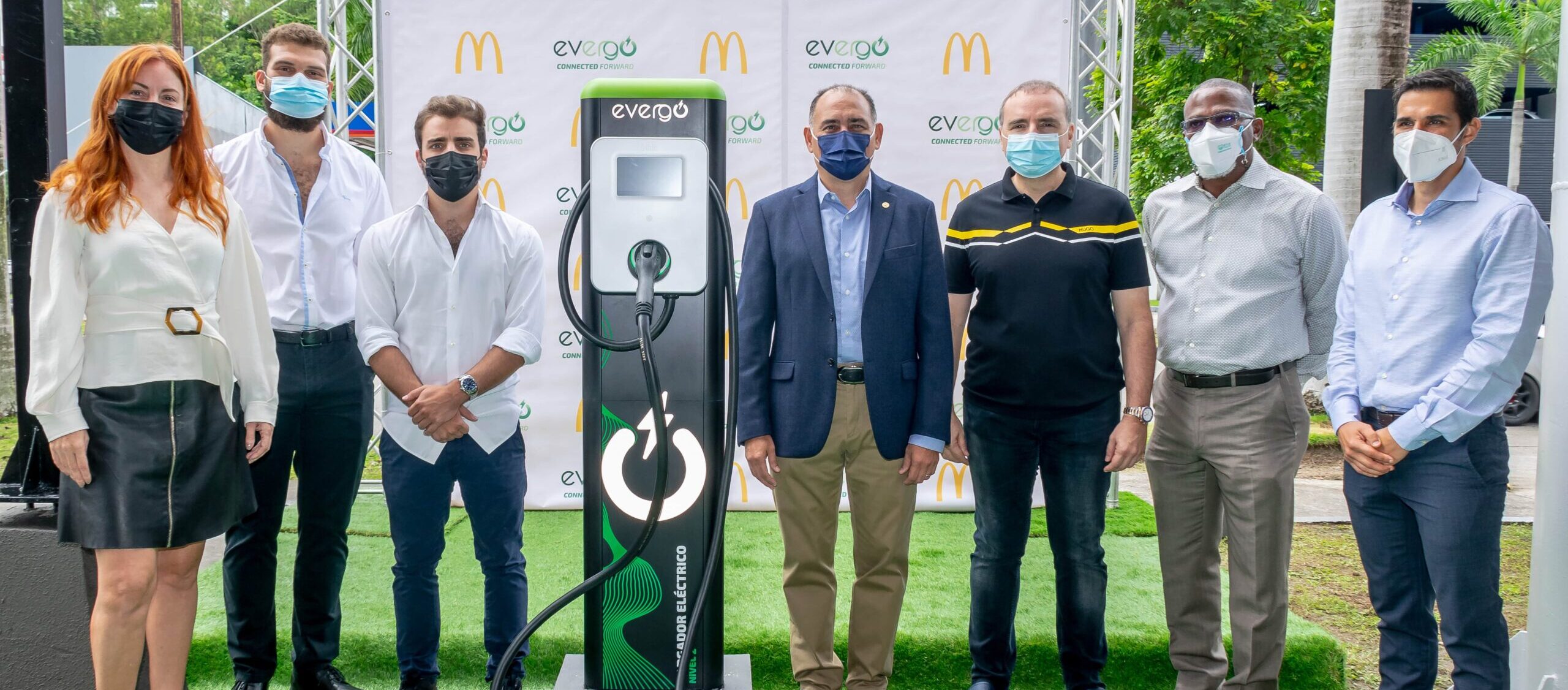 [Panamá] Arcos Dorados promueve la movilidad eléctrica con un proyecto de instalación de 16 estaciones de carga Evergo