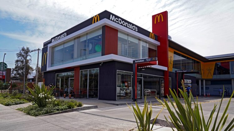 Erradicaremos más de 50 toneladas de desechos plásticos cada año en nuestros restaurantes de Chile