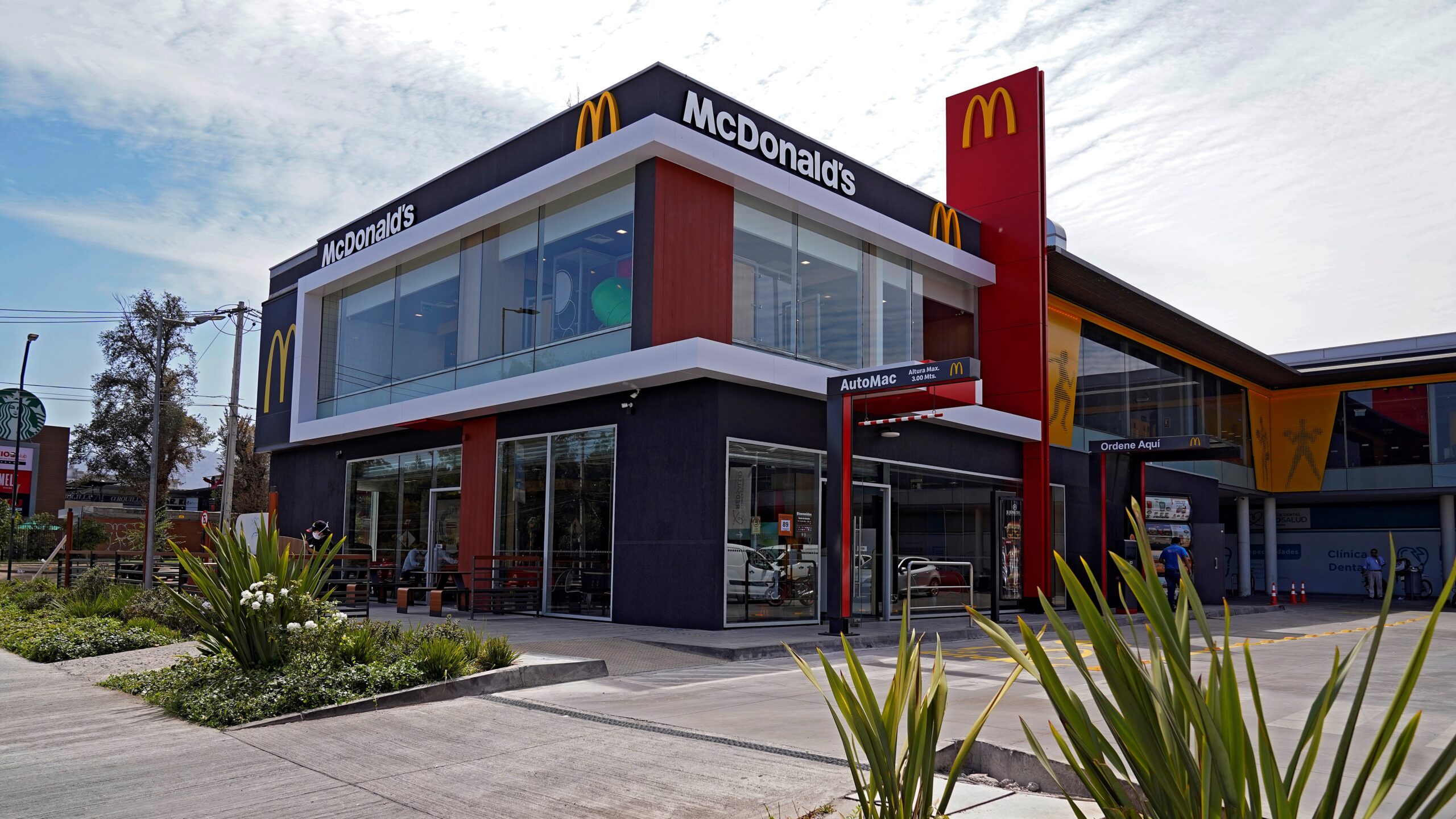 Erradicaremos más de 50 toneladas de desechos plásticos cada año en nuestros restaurantes de Chile