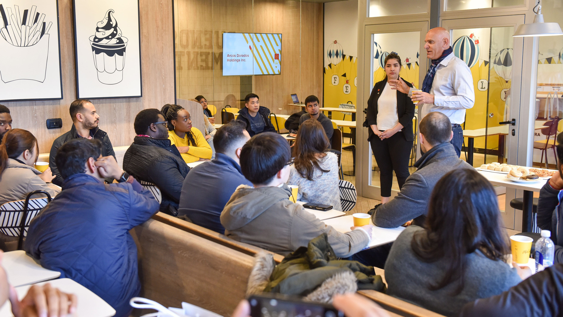 Recibimos a 60 estudiantes de la escuela de negocios IMD de Suiza en nuestro restaurante del Barrio 31 ubicado en Buenos Aires