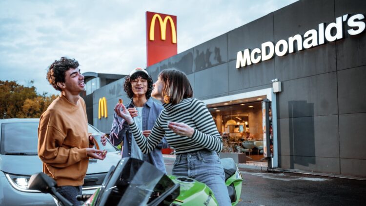 ¡Los icónicos Chicken McNuggets cumplen 40 años!