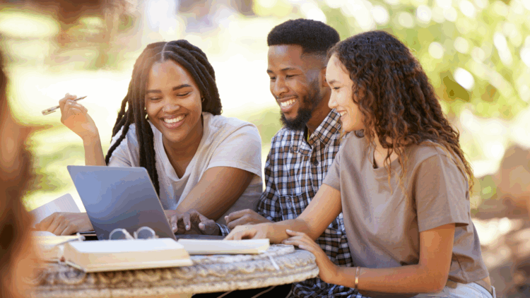 100 mil jóvenes ya se inscribieron en nuestra plataforma educativa libre y gratuita MCampus Comunidad