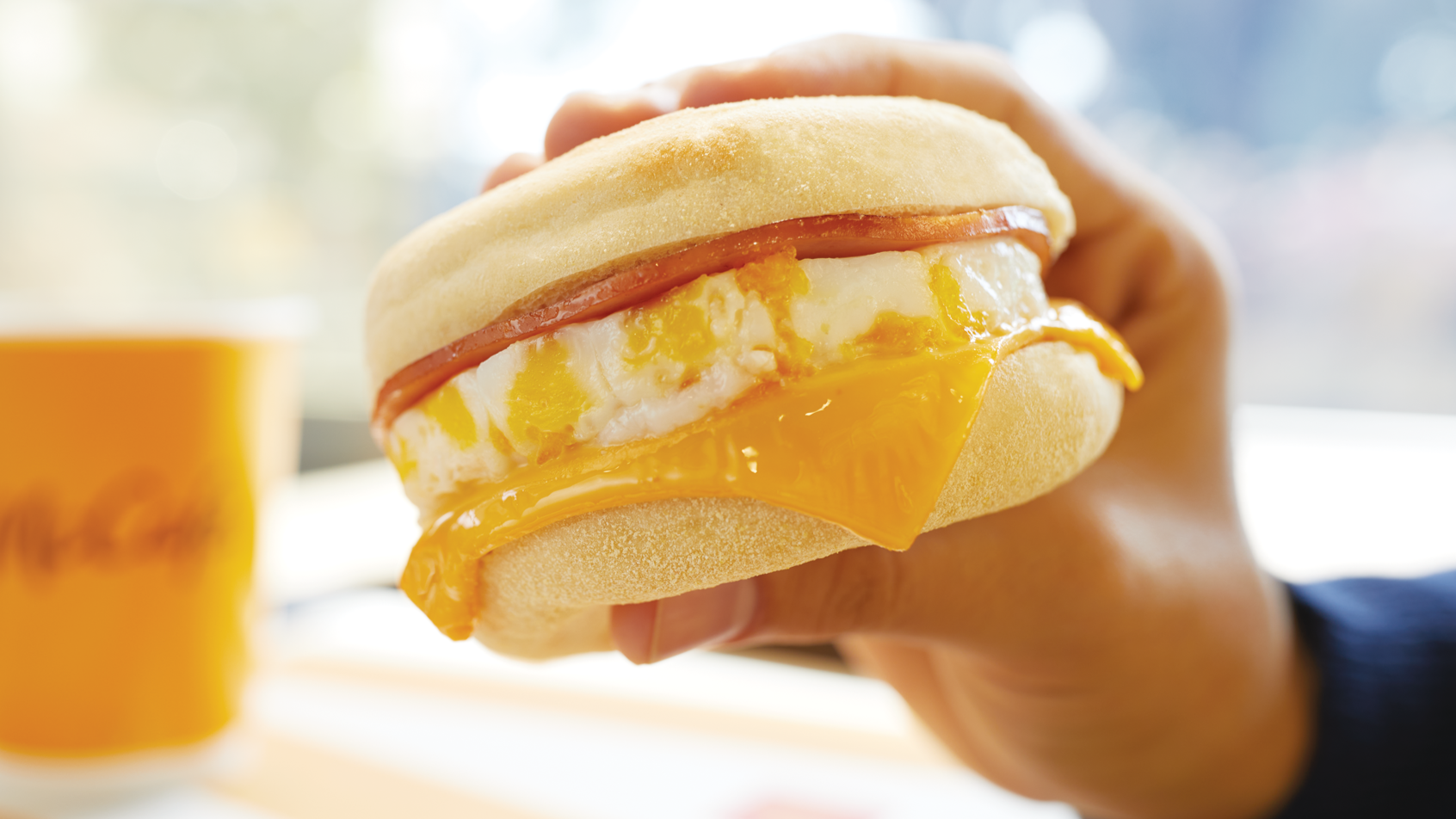 [Colombia] Arcos Dorados anuncia el logro del 100% de huevos de gallinas libres de jaula en el menú de todos los restaurantes de McDonald’s
