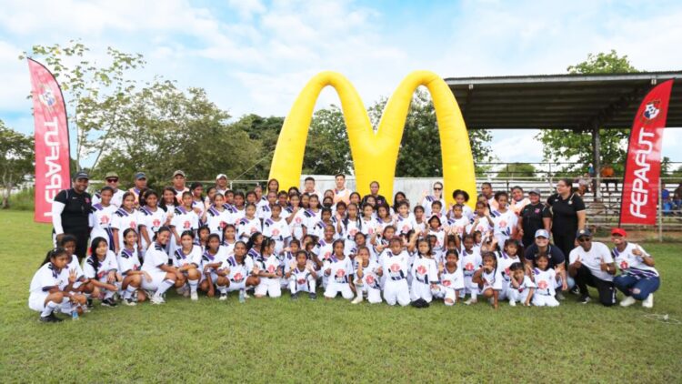 Junto a la Federación Panameña de Fútbol concluimos con éxito nuestra gira de fútbol para niñas