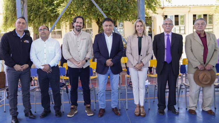 [Chile] Arcos Dorados entrega su cuarta Biblioteca Mágica junto a Desafío Levantemos Chile en Licantén