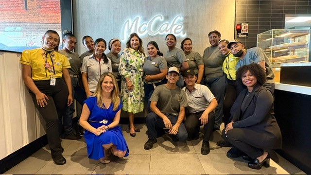 [Panamá] Despacho de la Primera Dama y estudiantes del IPHE visitan Espacios Azules de McDonald’s