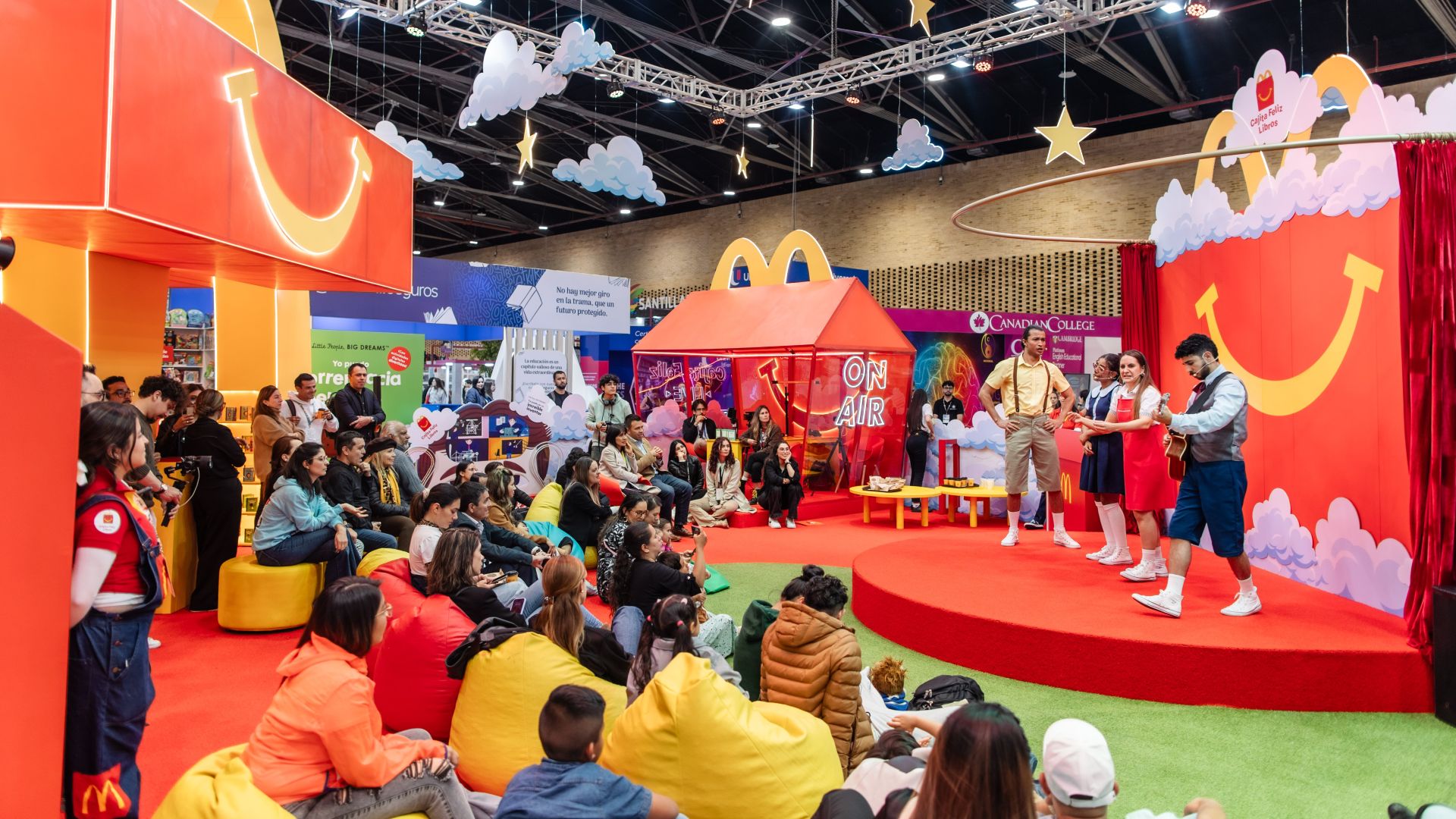 [Colombia] McDonald’s reafirma su compromiso con la democratización de la literatura infantil como patrocinador oficial de la franja infantil y juvenil de la FILBO 2025