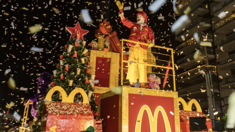 [Panamá] Arcos Dorados llenó de color y alegría el Desfile de Navidad en la Ciudad de Panamá