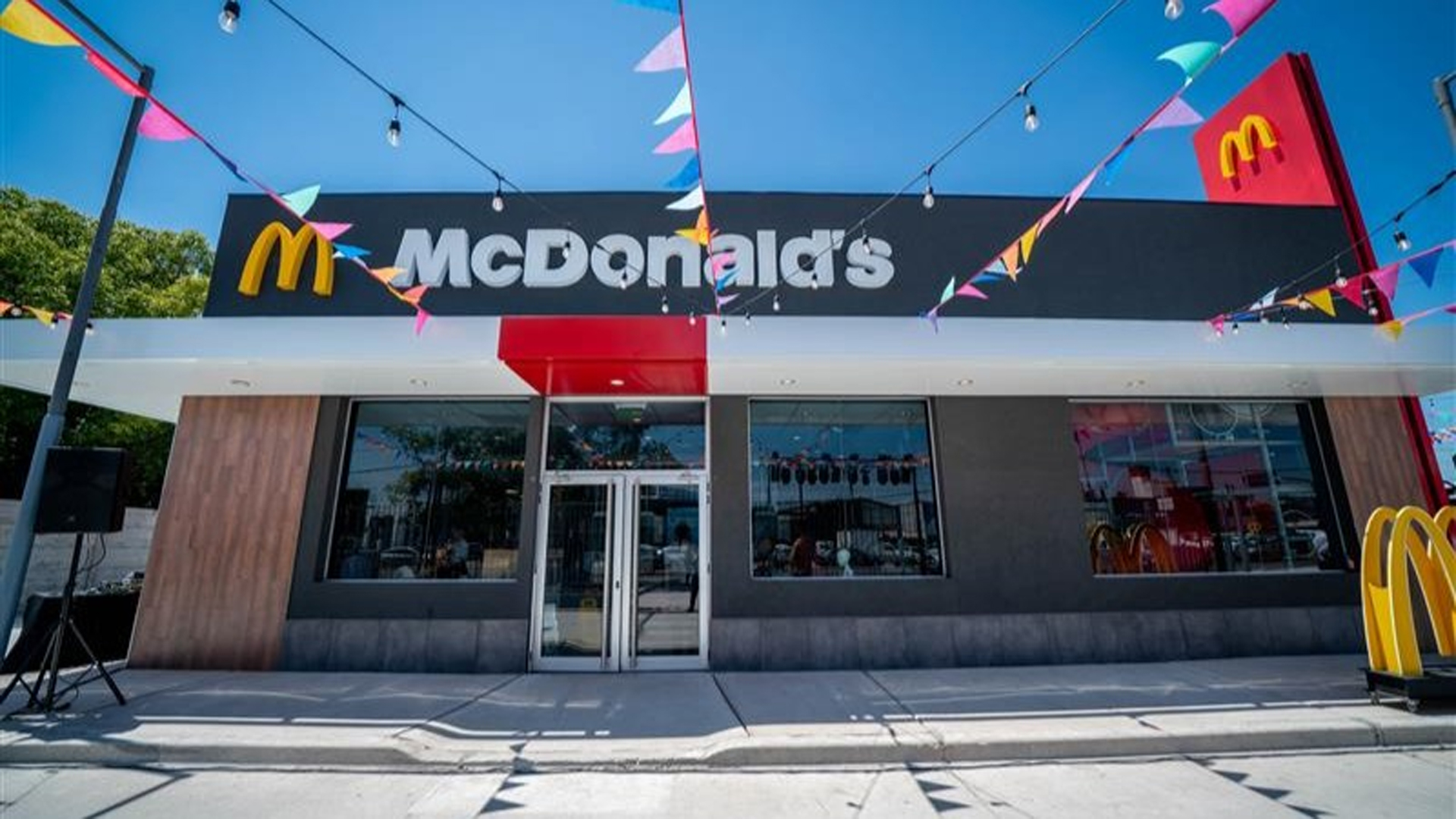 [Argentina] McDonald’s inaugura dos nuevos restaurantes, creando 180 puestos de trabajo