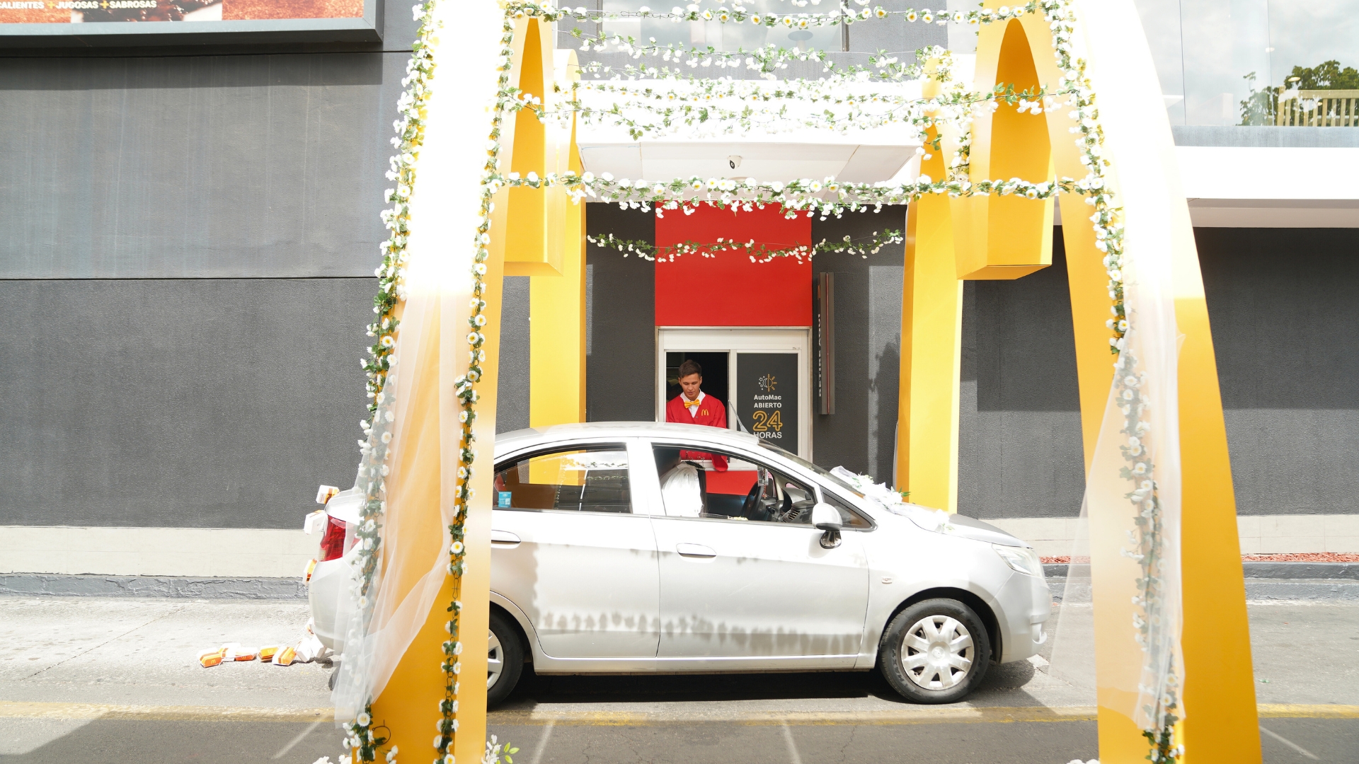 [Chile] Auto Wedding: cómo McDonald’s transformó el AutoMac en un escenario inolvidable este San Valentín