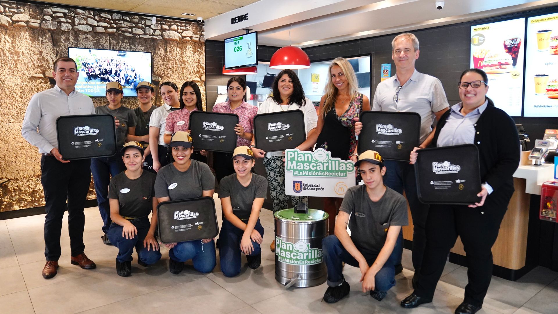 En Chile, transformamos más de 42 mil mascarillas en bandejas para restaurantes